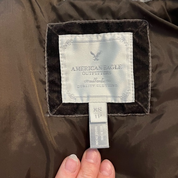 American Eagle Cropped Puffy Vest - Picture 5 of 6